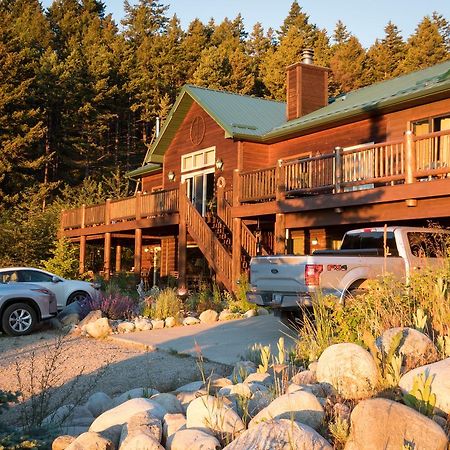 Two Bears Inn Bed & Breakfast Ред-Лодж Экстерьер фото