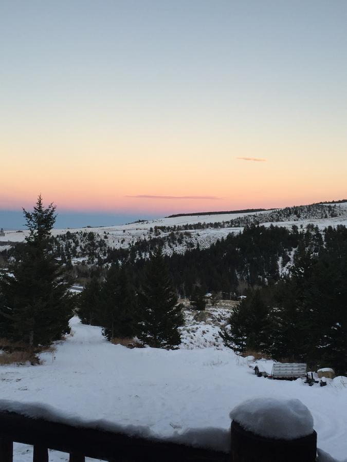 Two Bears Inn Bed & Breakfast Ред-Лодж Экстерьер фото