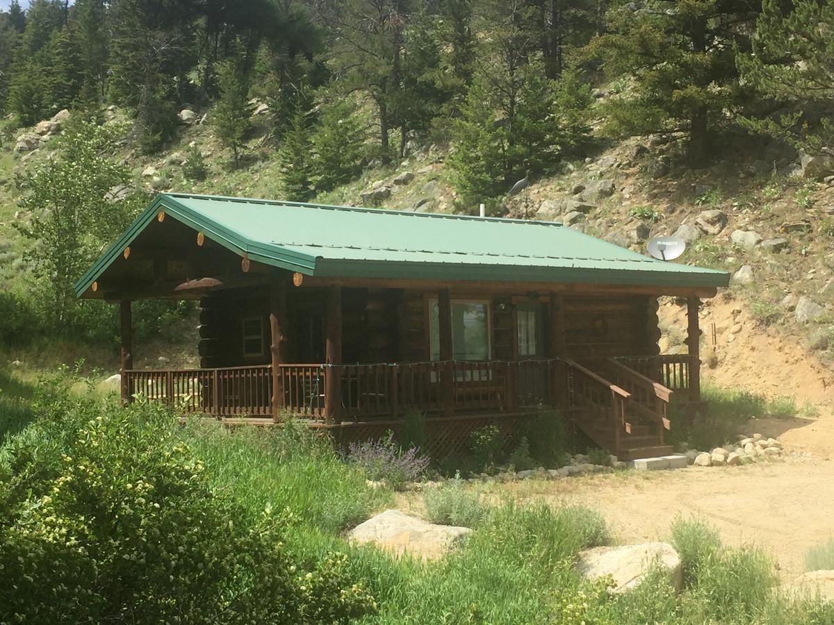 Two Bears Inn Bed & Breakfast Ред-Лодж Экстерьер фото