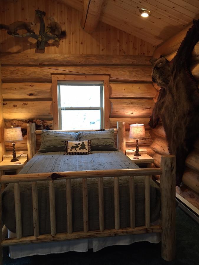 Two Bears Inn Bed & Breakfast Ред-Лодж Экстерьер фото