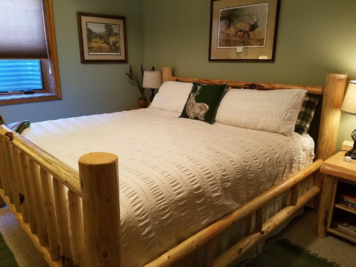 Two Bears Inn Bed & Breakfast Ред-Лодж Экстерьер фото