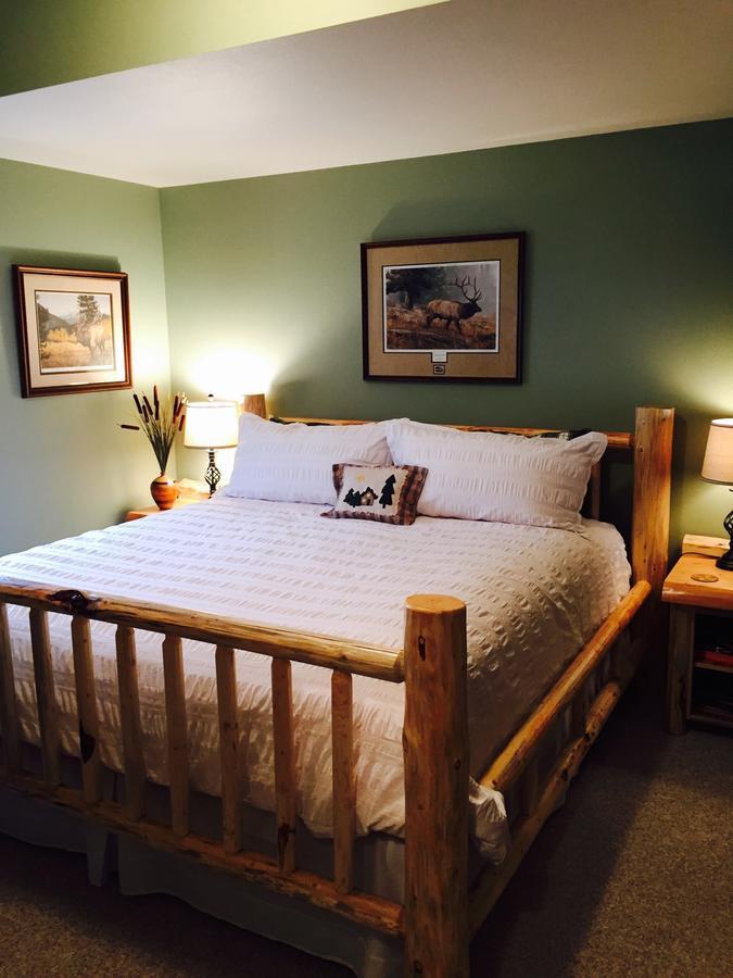 Two Bears Inn Bed & Breakfast Ред-Лодж Экстерьер фото